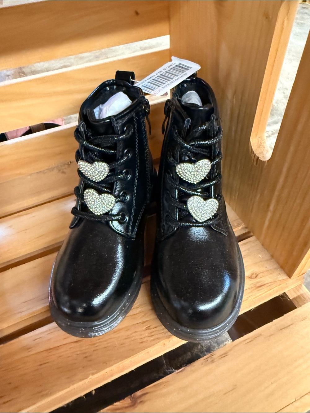 Girls Black Heart-Accent Lace-Up Boots